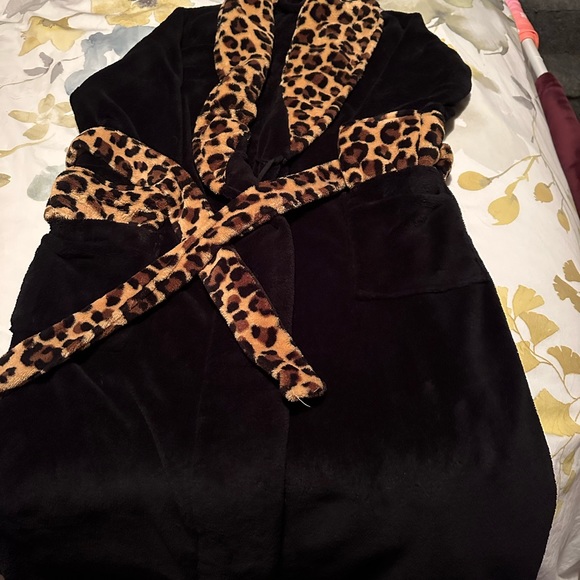 Beautiful Robe - Picture 8 of 8